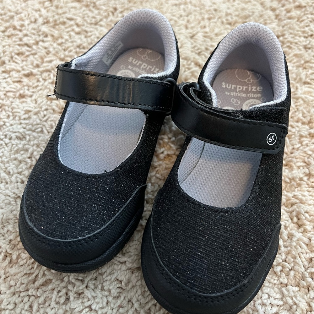 New toddler girls Stride Rite shoes size 9